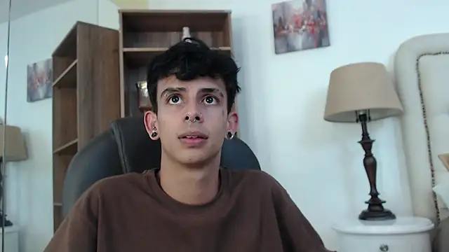 Ibratxandy online show from April 21, 2026, 9:32 pm