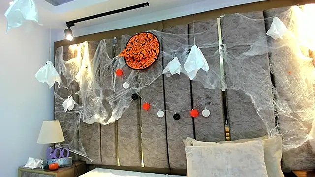 Snapshot of BarbieMonet chatting on November 2, 2025, 12:54 pm BarbieMonet online show from November 2, 2025, 12:54 pm