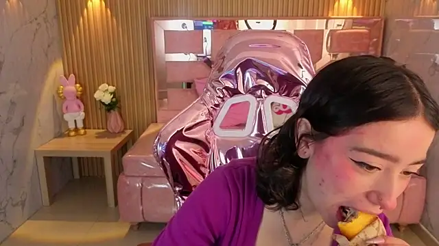 venuss09 s online show from December 16, 2025, 1:15 pm