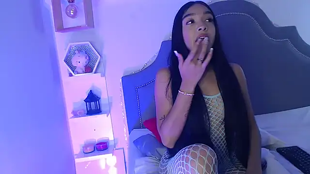 pocahontamoon online show from February 10, 2026, 3:44 pm