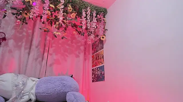 FluffyMelons online show from June 14, 2026, 11:06 pm