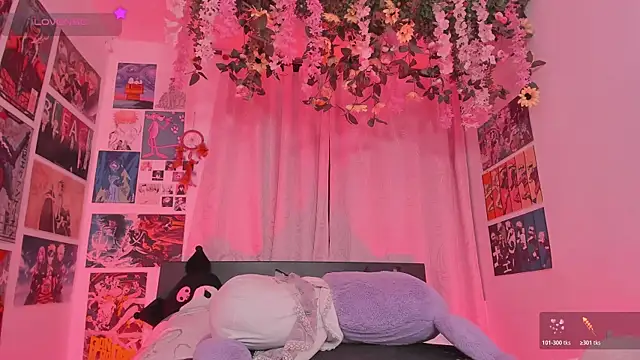 FluffyMelons online show from June 25, 2026, 5:12 am