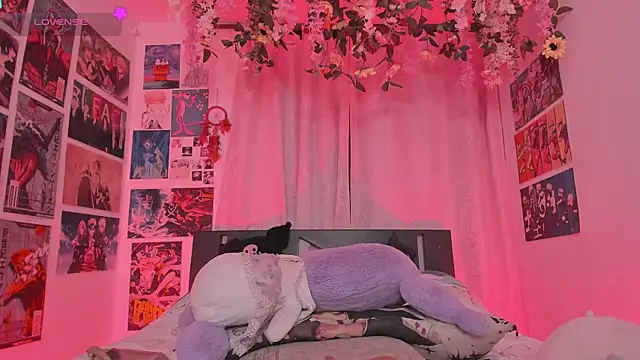 FluffyMelons online show from July 5, 2026, 4:19 am