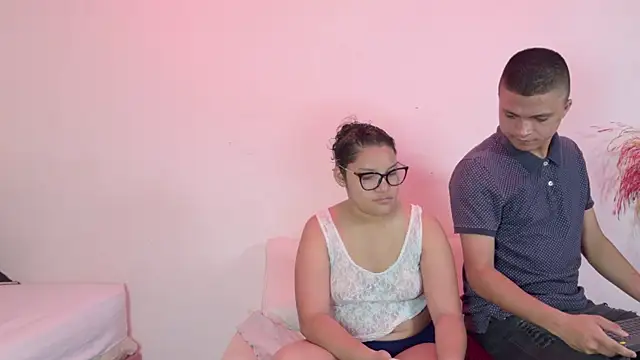 Snapshot of aly_n_sebas chatting on June 13, 2026, 11:13 pm aly n sebas online show from June 13, 2026, 11:13 pm