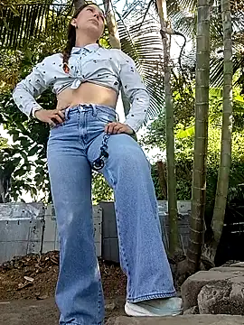 Snapshot of Arianna_Moss chatting on July 4, 2026, 9:19 pm Arianna Moss online show from July 4, 2026, 9:19 pm