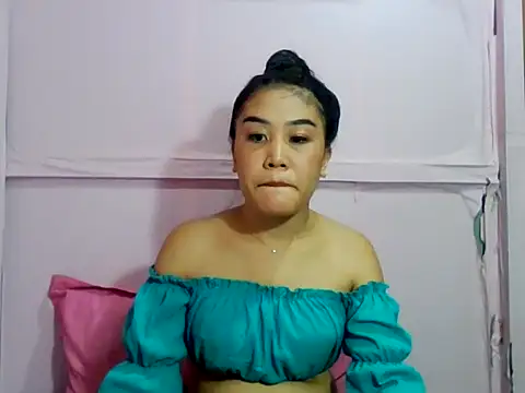 Snapshot of YourWildestDoll chatting on April 21, 2026, 2:51 am YourWildestDoll online show from April 21, 2026, 2:51 am