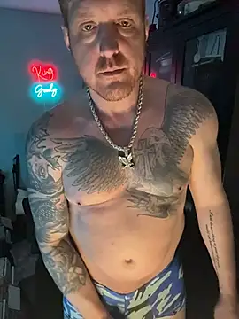 Snapshot of CloudyKingG chatting on April 23, 2026, 11:39 pm CloudyKingG online show from April 23, 2026, 11:39 pm