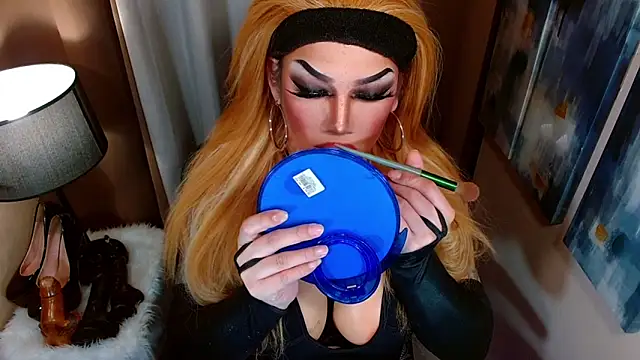 xmadisonmitressxx online show from February 2, 2026, 4:00 am