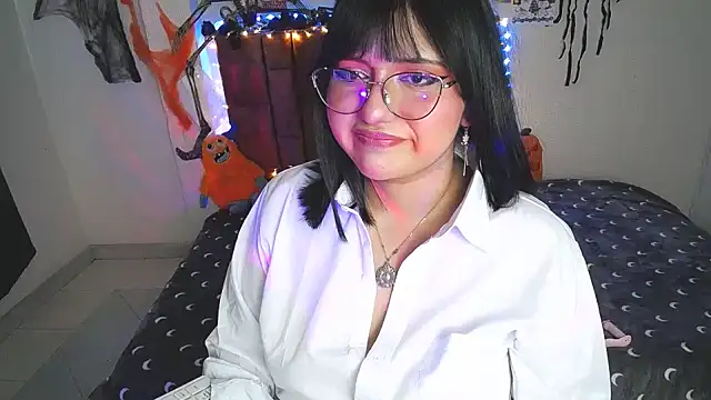 saragon1 online show from October 14, 2025, 2:28 pm