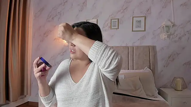 Snapshot of Paula_And chatting on March 1, 2026, 11:21 am Paula And online show from March 1, 2026, 11:21 am