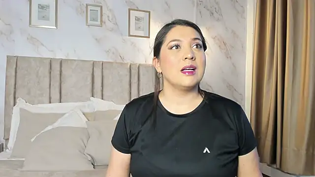 Snapshot of Paula_And chatting on April 2, 2026, 11:50 am Paula And online show from April 2, 2026, 11:50 am