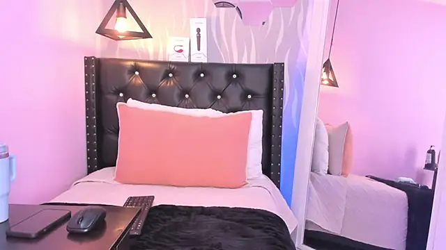 Snapshot of lucia-cute chatting on March 9, 2026, 7:06 pm lucia-cute online show from March 9, 2026, 7:06 pm