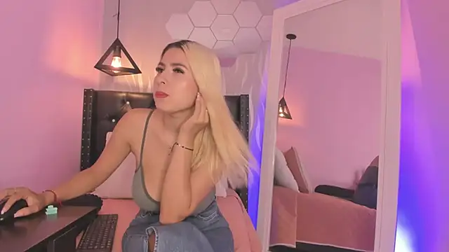 Snapshot of lucia-cute chatting on March 16, 2026, 7:16 pm lucia-cute online show from March 16, 2026, 7:16 pm