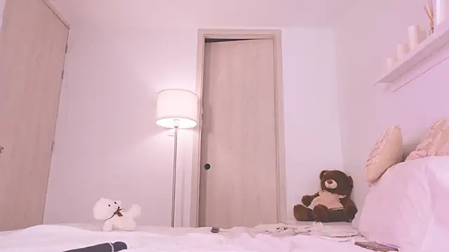 moon angels online show from December 2, 2025, 12:29 pm