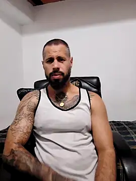 Snapshot of Matheus_Blaze chatting on October 18, 2025, 10:45 pm Matheus Blaze online show from October 18, 2025, 10:45 pm