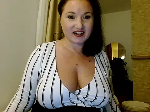 Snapshot of EliseBliss69 chatting on September 17, 2025, 6:32 pm EliseBliss69 online show from September 17, 2025, 6:32 pm
