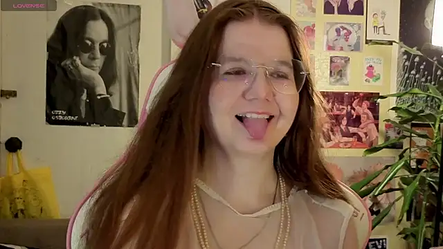 Snapshot of Sienna-Cow chatting on October 25, 2025, 1:12 pm Sienna-Cow online show from October 25, 2025, 1:12 pm