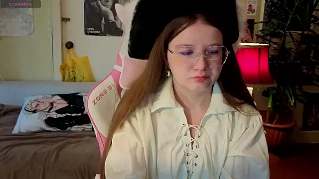 Snapshot of Sienna-Cow chatting on September 23, 2025, 10:55 am Sienna-Cow online show from September 23, 2025, 10:55 am