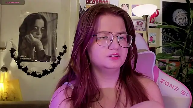 Snapshot of Sienna-Cow chatting on November 27, 2025, 12:38 pm Sienna-Cow online show from November 27, 2025, 12:38 pm