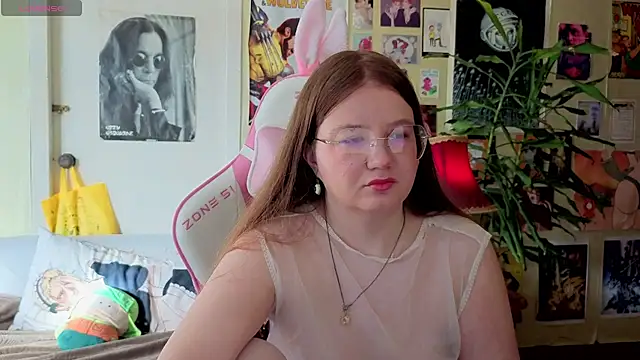 Snapshot of Sienna-Cow chatting on September 30, 2025, 11:38 am Sienna-Cow online show from September 30, 2025, 11:38 am