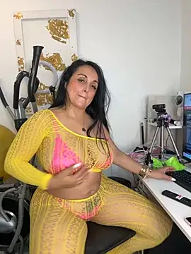 Snapshot of hotadhara01 chatting on September 20, 2025, 3:44 am hotadhara01 online show from September 20, 2025, 3:44 am