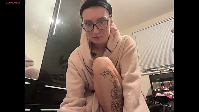 Snapshot of harleyblair chatting on November 23, 2025, 7:02 pm harleyblair online show from November 23, 2025, 7:02 pm