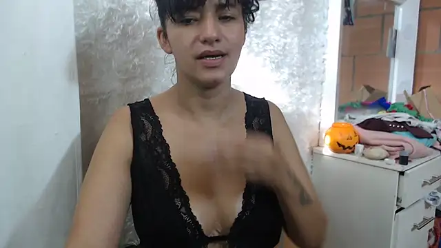 annie clark2 online show from February 8, 2026, 9:01 pm