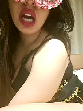 Snapshot of mayaarabian chatting on March 8, 2026, 6:33 pm mayaarabian online show from March 8, 2026, 6:33 pm