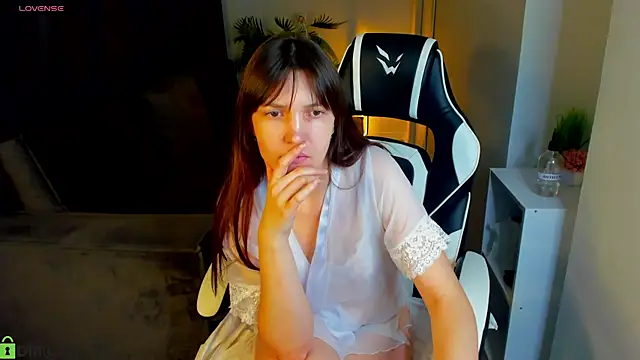 MalvinaDream online show from April 24, 2026, 3:08 am