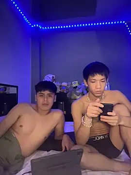 Kailertwink online show from May 3, 2026, 2:16 am