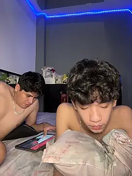 Kailertwink online show from July 10, 2026, 11:27 pm