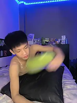 Kailertwink online show from April 9, 2026, 2:24 am