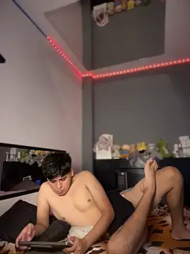 Kailertwink online show from April 28, 2026, 3:44 am