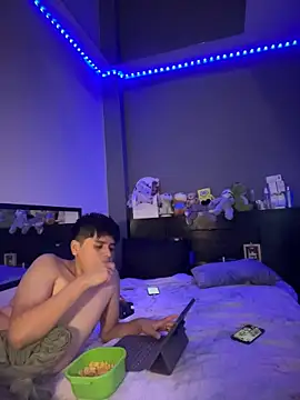 Kailertwink online show from May 3, 2026, 10:02 pm