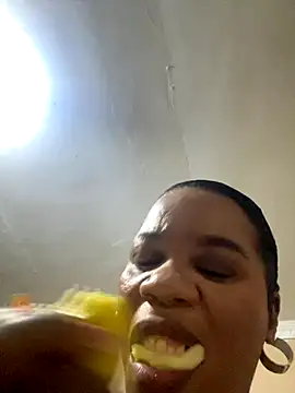 THICKBUNNYCHICKxxx online show from October 19, 2025, 8:11 pm