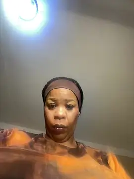 Snapshot of THICKBUNNYCHICKxxx chatting on May 4, 2026, 8:11 pm THICKBUNNYCHICKxxx online show from May 4, 2026, 8:11 pm