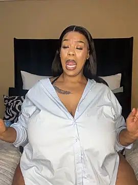 Snapshot of THICKBUNNYCHICKxxx chatting on April 25, 2026, 8:39 pm THICKBUNNYCHICKxxx online show from April 25, 2026, 8:39 pm