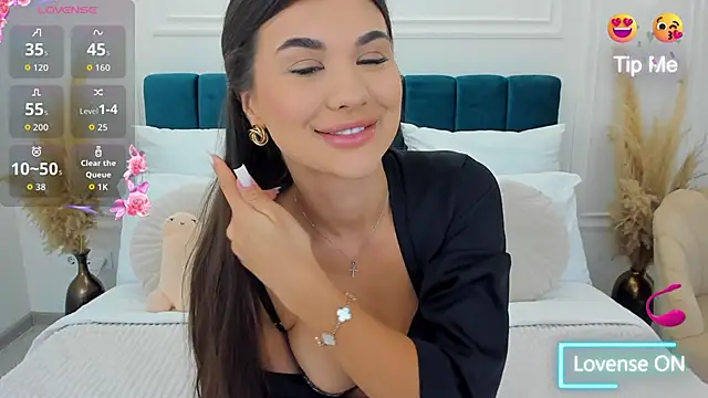 Snapshot of MonCarla chatting on October 22, 2025, 5:40 am MonCarla online show from October 22, 2025, 5:40 am