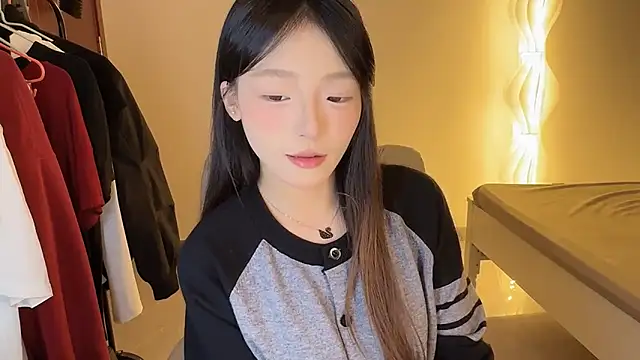 Robin-o3 online show from October 11, 2025, 3:24 pm