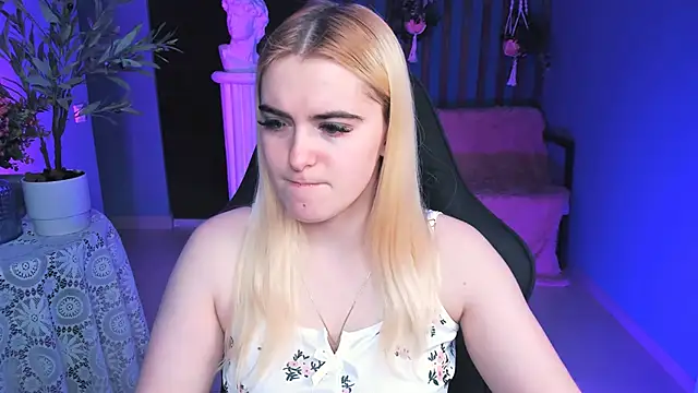 Stef Nicks online show from December 1, 2025, 9:10 am