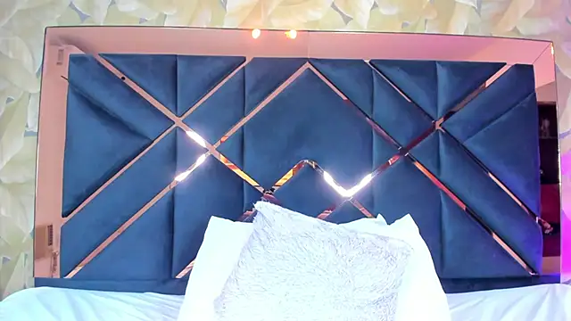 Snapshot of AliciaJerez1 chatting on November 9, 2025, 4:44 pm AliciaJerez1 online show from November 9, 2025, 4:44 pm