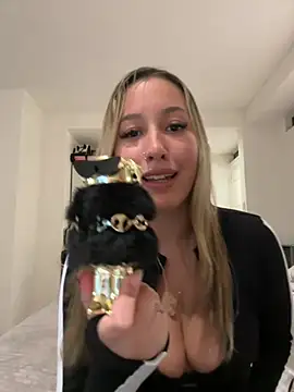 miagarcia250 online show from April 22, 2026, 2:51 am