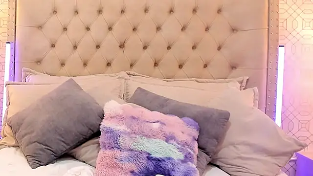 SuccubusDolly online show from November 11, 2025, 7:52 pm