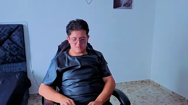 Snapshot of Ryan_Doretti chatting on December 18, 2025, 4:00 pm Ryan Doretti online show from December 18, 2025, 4:00 pm