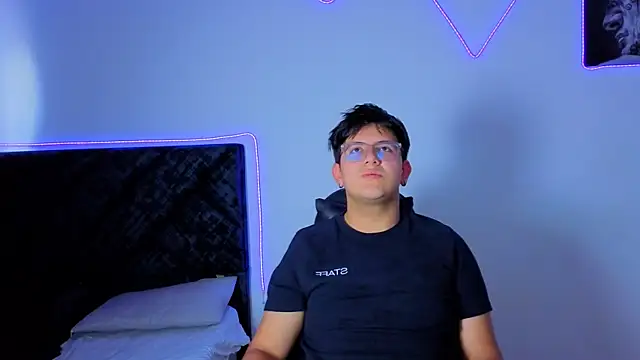 Snapshot of Ryan_Doretti chatting on December 17, 2025, 7:19 pm Ryan Doretti online show from December 17, 2025, 7:19 pm