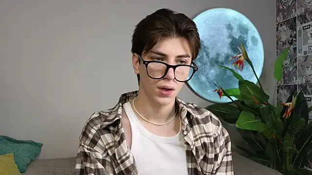 Oliver Starboy online show from October 2, 2025, 5:44 am