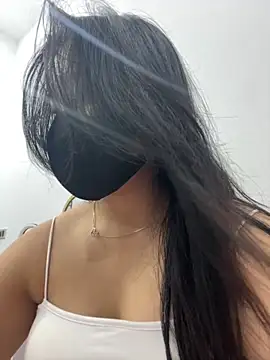 Snapshot of Thuylinh05 chatting on October 4, 2025, 3:35 pm Thuylinh05 online show from October 4, 2025, 3:35 pm