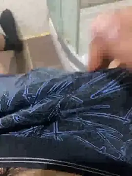 Snapshot of BatchedTracer chatting on February 6, 2026, 11:12 pm BatchedTracer online show from February 6, 2026, 11:12 pm