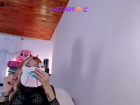 anaisvelvet2025 online show from September 9, 2025, 4:00 am
