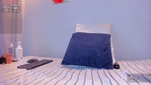 Snapshot of Violet_horny05 chatting on November 6, 2025, 7:29 pm Violet horny05 online show from November 6, 2025, 7:29 pm